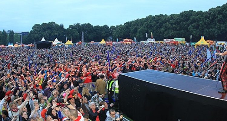 Colonia Ole 2014 (Final Update!) Trotz Regen! 25.000 feierten auf den Vorwiesen des RheinEnergieStadions | 24 real HD+ Videos!