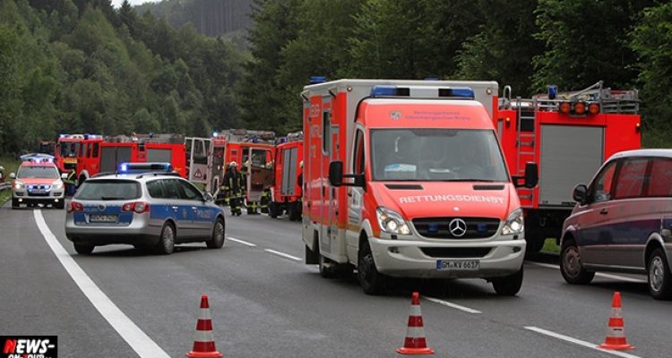 Verkehrsunfall – Fahrer durch Ladung eingeklemmt! | Gummersbach  / Derschlag | TV-Beitrag!