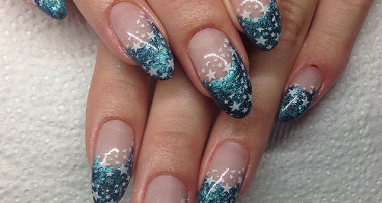 Schöne Fingernägel! Weihnachtliche Nailart mit besinnlichen Motiven für trendige Nails | Fashion Nails Gummersbach