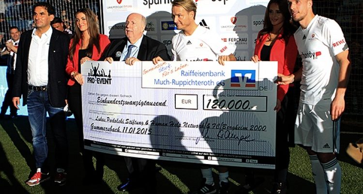 Sparhandy Cup 2015 | Volles Haus und 120.000 Euro an Spenden gesammelt | 20x HD-Videos online | Schwalbe Arena Gummersbach