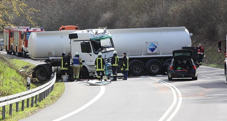 Reichshof: LKA und Polizei erneut am Unfallort des Tanklastzugunfalls! 3D Bild erstellt | TV-Beitrag!
