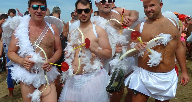 Gay Canaria? Unglaubliche Szenen! Winterpride lockte Tausende Schwule nach Maspalomas an den Gay Beach Kiosk Nr. 7