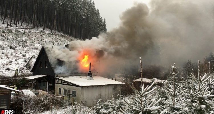 Bergneustadt: Wohnhausbrand im Wald! (Mit Video!) Enorme Rauchentwicklung! Wiedenest Sülemicker Strasse