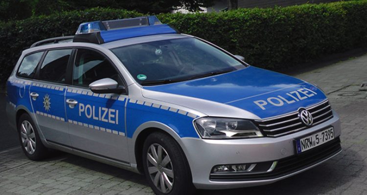 Köln: Falsche Polizisten fordern Kaution für angeblich verhafteten Schwager! Bankmitarbeiter verhindert Betrug