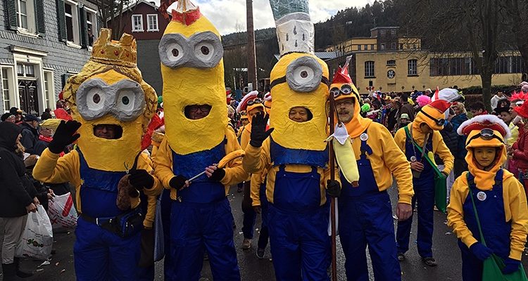 Karneval an Altweiber im Oberbergischen Kreis: Weniger Polizeieinsätze als früher, aber dennoch Vorfälle!
