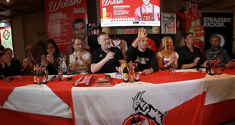 LUKAS PODOLSKI gesellte sich zum FC Köln Stammtisch im Brauhaus zum Prinzen! 11x HD-Video online! Auch Jürgen Drews und Matze Knop mit von der Partie. Illustre und spaßige Runde
