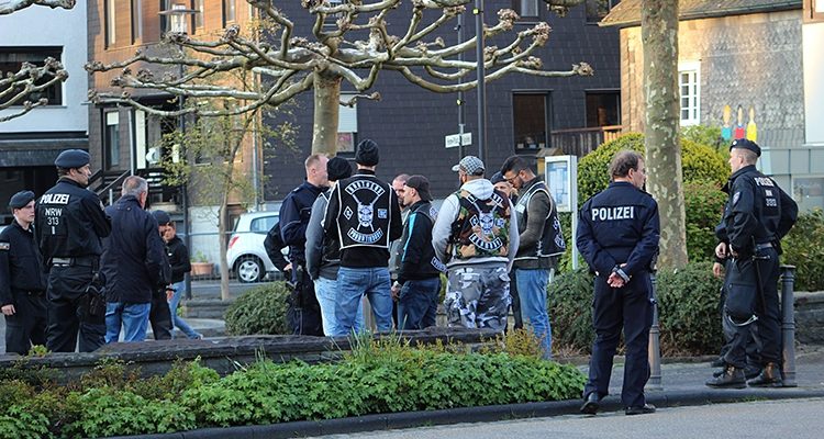 Brothers MC Germany! Riesen Polizeiaufgebot wegen Rockerclub in WIEHL (NRW, Oberberg) | NEWS-on-Tour hat Polizei und Rocker zu Wort kommen lassen! | Mit 3x VIDEOS