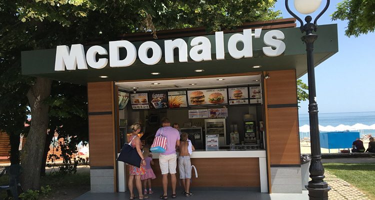 Goldstrand Bulgarien: McDonalds Kiosk (Mini Restaurant, Strandbude) Foto des Tages!
