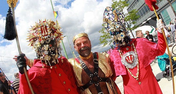 CSD 2016 – ColognePride 2016 ´anders.Leben!´ Schwule und Lesben feierten zum 25. mal Europas größte Christopher-Street Day-Parade. Rund 1 Mio. Besucher in Köln | Mit Video!