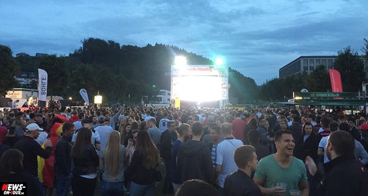 Au Revoir EM Titel! Über 2.000 Fußball Fans beim Public Viewing in Gummersbach (Stadtgarten)