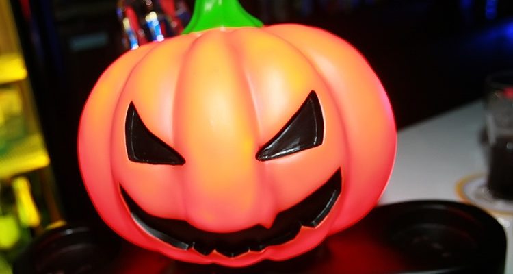 Halloween: Süße Streiche, saure Folgen! Harmlosen Scherze können ernsthafte Schäden herbei führen (Versicherungstipps!)