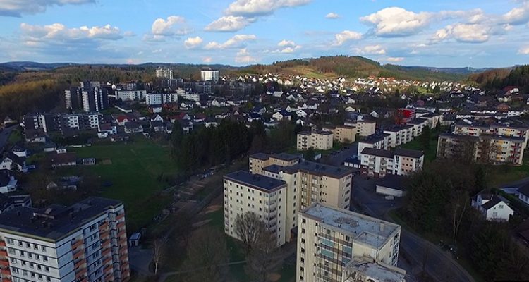 Brandschutzmängel entdeckt: Hochhaus mit 28 Bewohner in Bergneustadt (Hackenberg) geräumt!