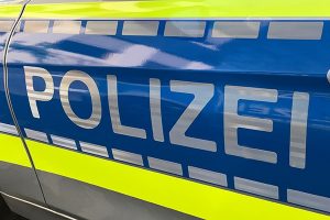 polizei polizeibericht ntoi oberbergischer kreis polizeimeldung polizei autotuer schriftzug polizei
