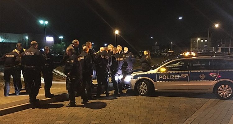 Unfassbar! Sanitäter und Polizisten attackiert: Schockierende Gewalt bei Einsätzen in Gummersbach und Hückeswagen