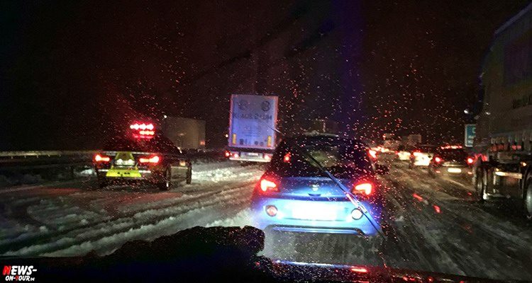 Oberberg/Köln: Chaos und Unfälle auf der A4 durch Schnee und Glätte! (18.12.2017) Im Oberbergischen Blitzeis unter dem Schnee