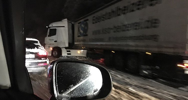 Wetterbedingte Unfälle durch Schnee im Kreisgebiet Olpe (Sauerland)