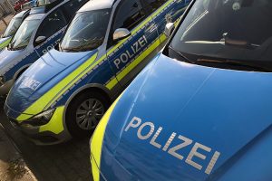 polizei auto ntoi schriftzug polizeiauto einsatzfahrzeug gummersbach