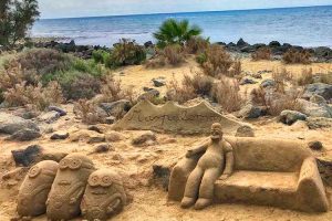 maspalomas ntoi 01 gran canaria sand skulpturen beach leuchtur faro