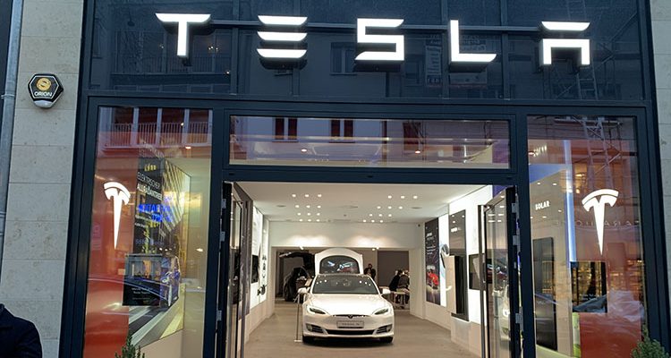 Tesla kündigt über Nacht drei neue Modelle an