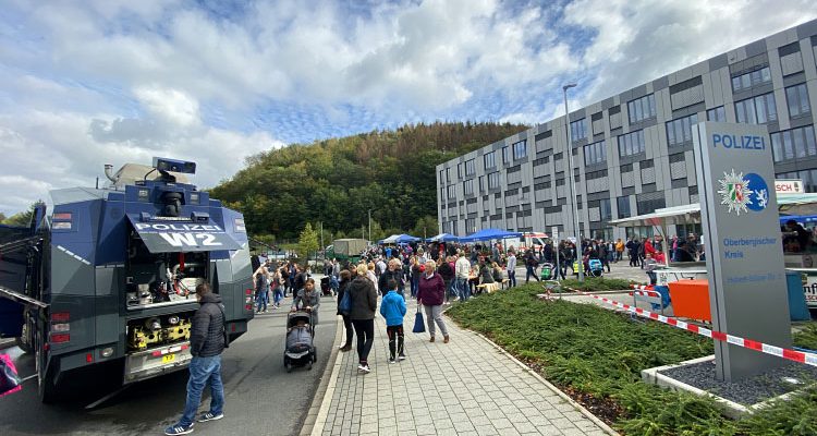 Viele Besucher! Polizei Gummersbach feierte Tag der offenen Tür in neuer Zentrale in Gummersbach