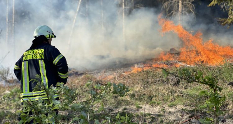Waldbrand/Strombach (Gummersbach) Update#3: Feuer tobt auf 1.000.000 m2. Katastrophenschutz und Bundeswehr im Einsatz