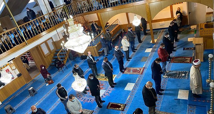 herzwerk: Zehn Monate – drei Ziele! Zwischenstopp Moschee Bergneustadt. Anderen Glauben kennenlernen…