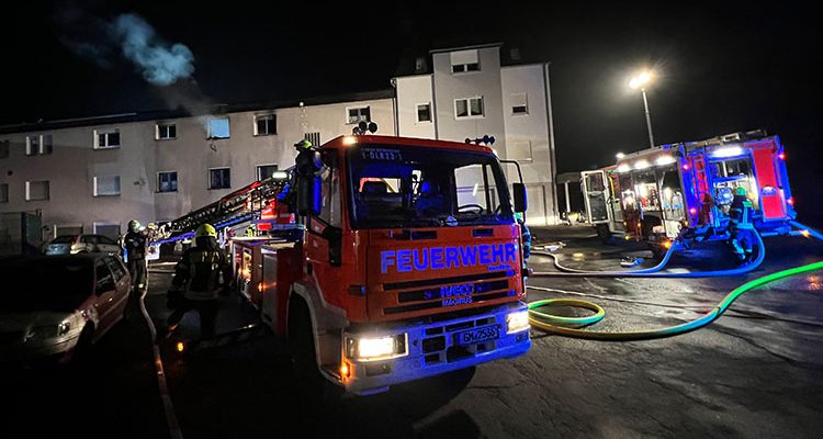 Hund gestorben! (Polizeibericht online) Wohnung brannte auf dem Hackenberg komplett aus (Bergneustadt) Mehrere verletzte Menschen! Weitere Tiere flüchtig