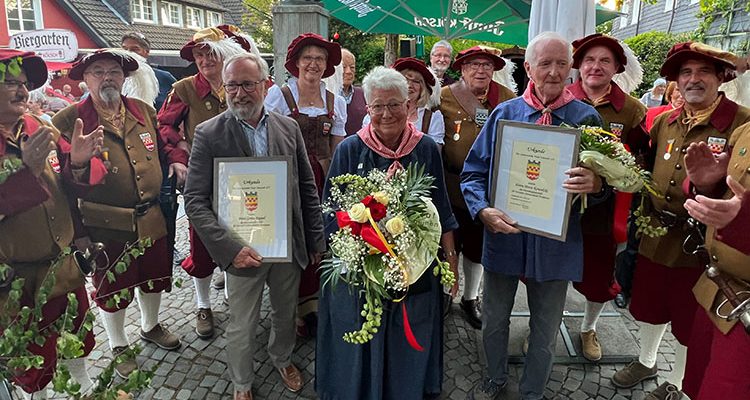 Bergneustadt feierte seinen 721. Stadtgeburtstag! Letzter Auftritt von Gerda und Horst am Losemundbrunnen
