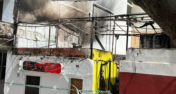 Mallorca: 13 Deutsche im Knast! Restaurant-Brand in El Arenal. Kegelbrüder waren gerade vier Stunden in El Arenal. Brand wurde angeblich von Beschuldigten gefilmt