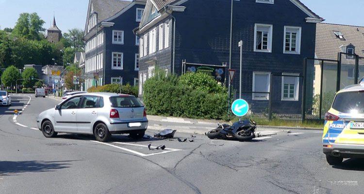 Motorradfahrer nach Unfall schwer verletzt (Hückeswagen)