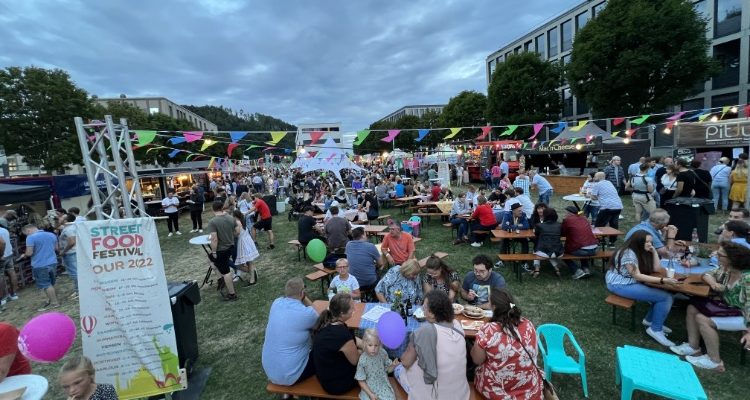 Street Food Festival Gummersbach 2022 mit knapp 10.000 Besucher im Stadtgarten. Einmal um die ganze Welt futtern…