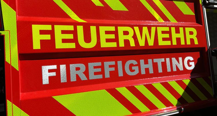 Attendorn: Mann in Not! 63-Jähriger stürzt aus brennendem Gebäude