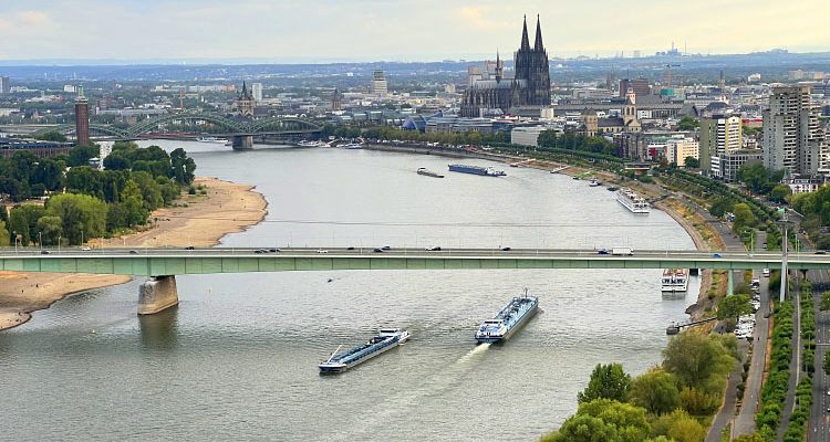 Spritztour ohne Führerschein (Wiehl) Autodieb (24) in Köln festgenommen. Polizeieinsatz auf der Zoobrücke