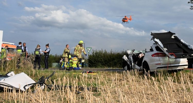 Schwerer Verkehrsunfall in Pulheim! Rettungshubschrauber im Einsatz
