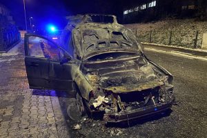 polizei oberberg neustadt weinstrasse auto ausgebrannt