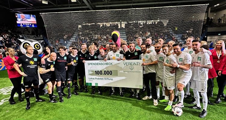 100.000 Euro beim Schauinslandreisen Cup 2023 gespendet @Schwalbe Arena Gummersbach. Turniersieger Rot-Weiß Essen