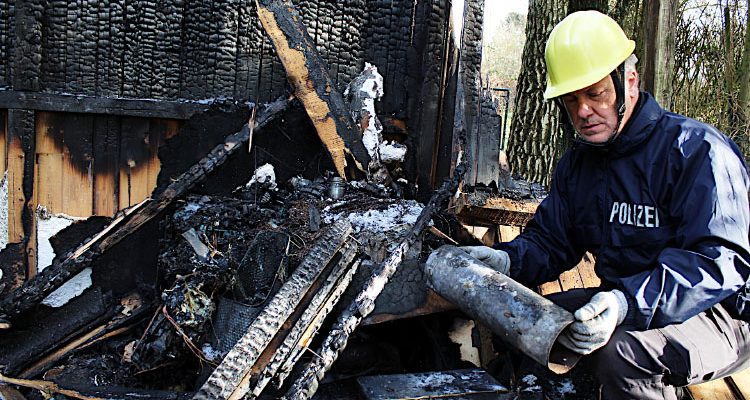 Nachtragsmeldung: ´Feuer-Inferno in Bad Münder am Deister: Gartenhaus stürzt in Flammen!´ Polizeiliche Ermittlungen zur Brandursache abgeschlossen
