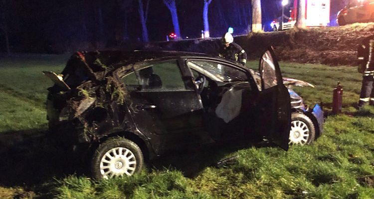 Opel Corsa-Überschlag in Marienheide: Schwerverletzter Fahrer muss ins Krankenhaus