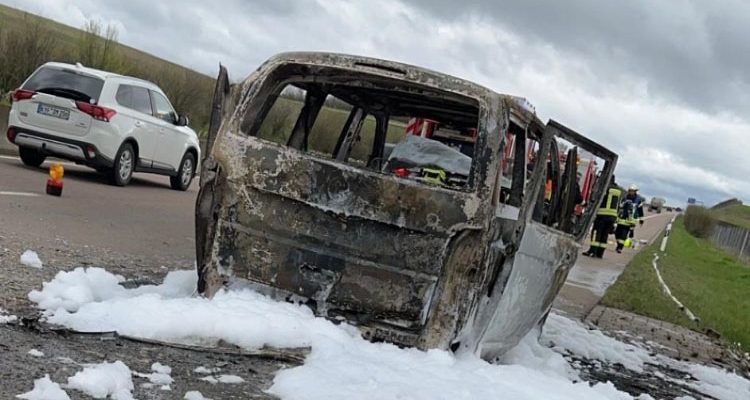 Dramatische Rettungsaktion (A71) Erfurt – Fahrer koppelt Anhänger ab und entkommt Flammen
