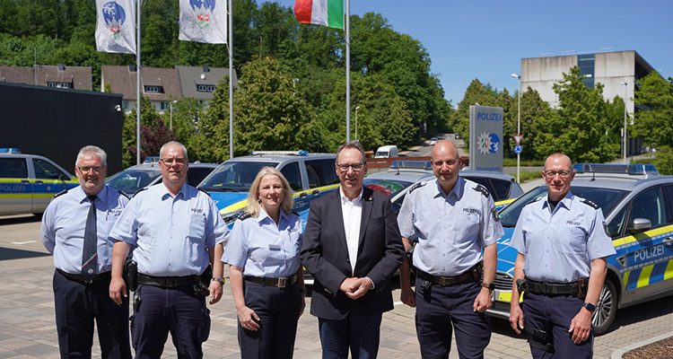 Landrat Jochen Hagt begrüßt neue Bezirksdienstbeamten der Polizei Oberberg