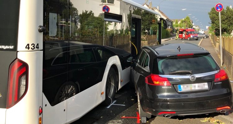 24.000 Euro Unfall-Schaden (Hückeswagen) PKW vs Bus