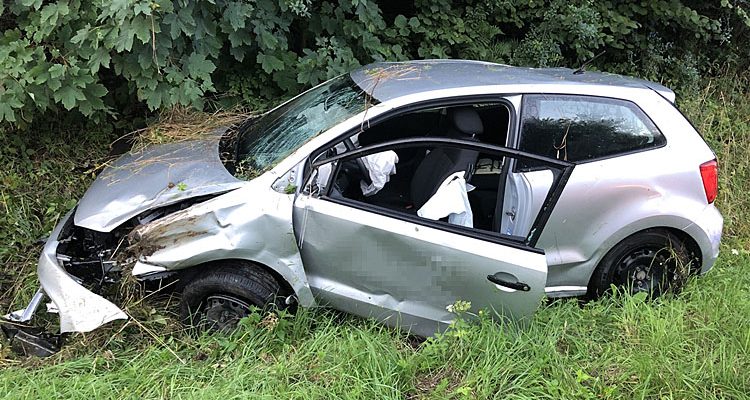 VW Polo überschlägt sich auf L306 (Marienheide) 18-Jährige nach Auto Unfall im Krankenhaus