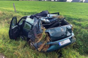 Marienheide: VW Golf überschlägt sich! Totalschaden: Schwerer Unfall auf K18 aus Richtung Wipperfürth (4 Leichtverletzte)