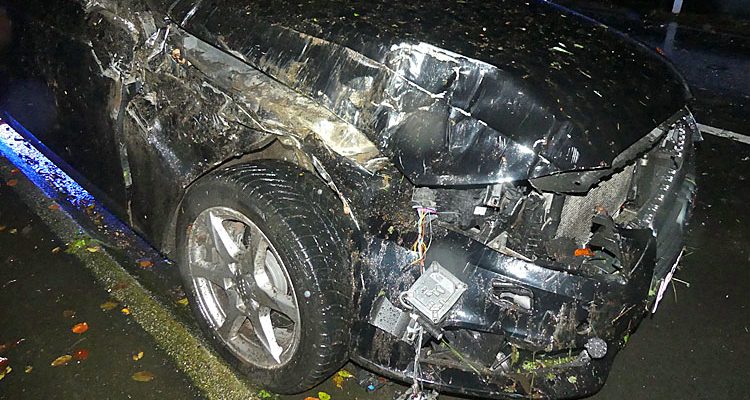 Unfall in Gummersbach: Fahrer (25) überschlägt sich mit mit Audi auf L337