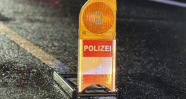 Gummersbach: Brutaler Angriff mit unbekannter Flüssigkeit. Frau schwer verletzt worden um 05:30 Uhr auf der Berstig
