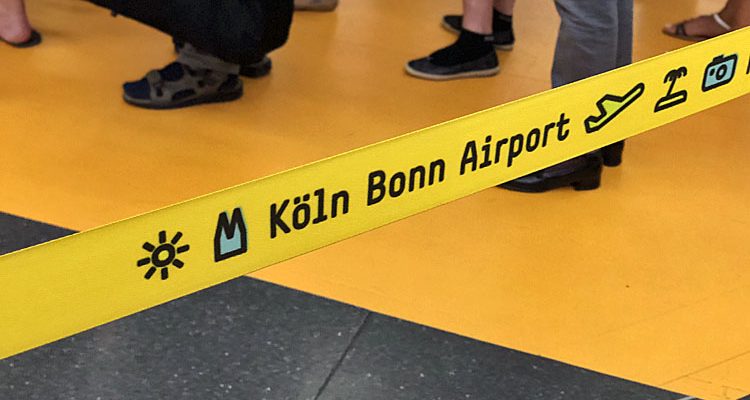 Gewalttat am Flughafen Köln/Bonn: Handy-Diebstahl eskaliert. Täter (57) zusammengeschlagen