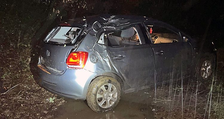 Kontrollverlust in Hückeswagen: VW Polo Fahrerin überschlägt sich nach Unfall! 18-Jährige schwer verletzt