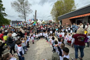 50 Jahre Kindergarten Vossbicke (Bergneustadt) Fest der Kulturen zog rund 300 Besucher über den Tag verteilt an.