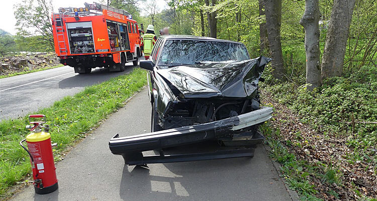 Sekundenschlaf (Engelskirchen) Unfall: Frontalzusammenstoss auf L136 (Albertsthal) in Grünscheid