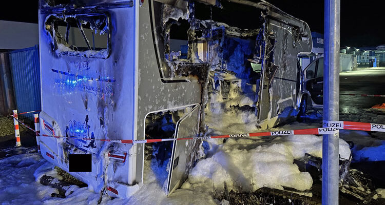 MORDANSCHLAG vermutet: FEUERDRAMA in Engelskirchen! Wohnmobilbrand richtet Schäden über 200.000 Euro an (Brandstiftung vermutet)